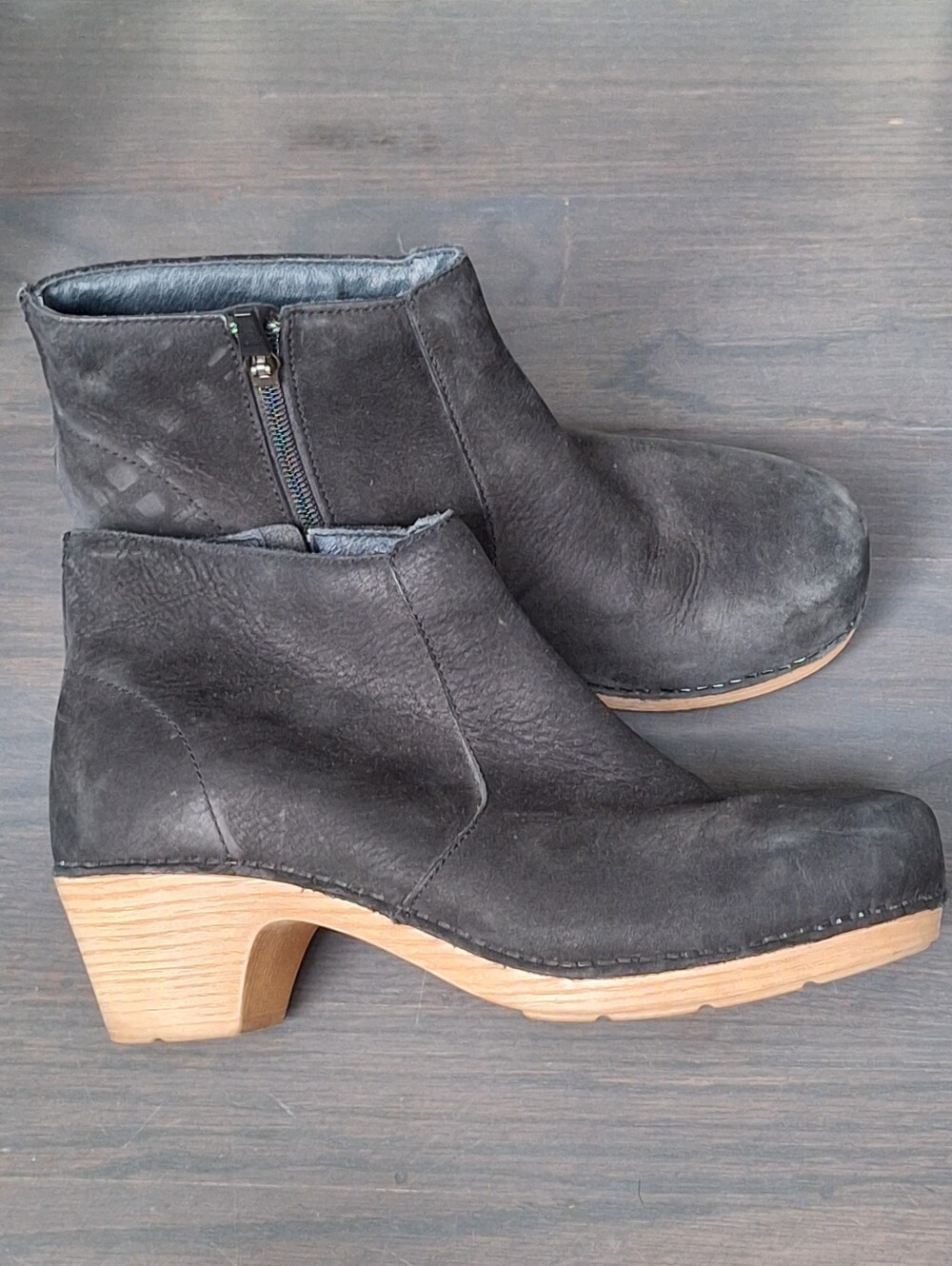 Dansko Black Clog Booties Size 8